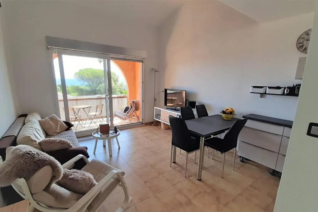 Charmant appartement vue mer à 100m de la plage. Saint Aygulf